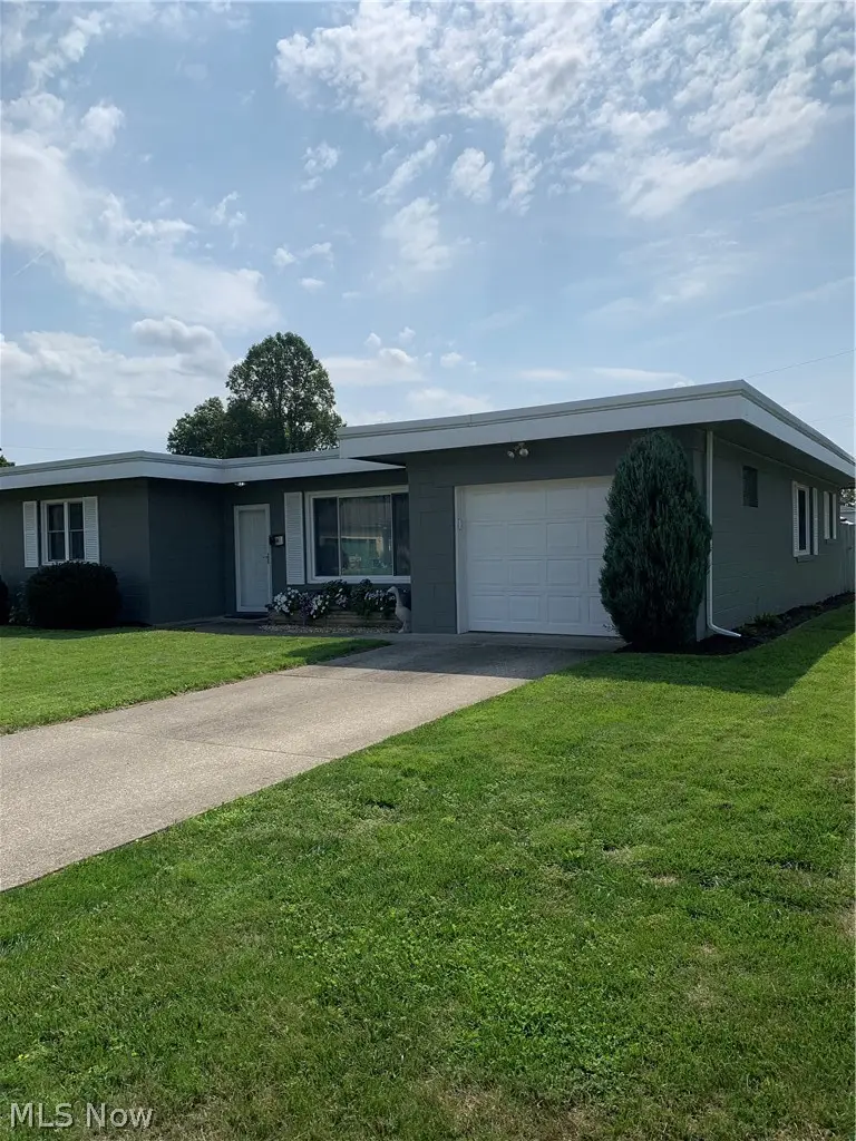 824 Hardesty Nw Avenue, New Philadelphia, OH 44663 - #2