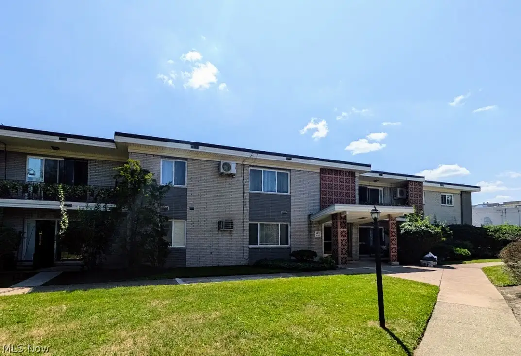 1402 Golden Gate Boulevard #G201, Mayfield Heights, OH 44124 - #1