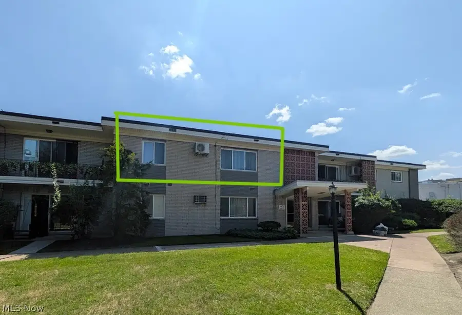 1402 Golden Gate Boulevard #G201, Mayfield Heights, OH 44124 - #2