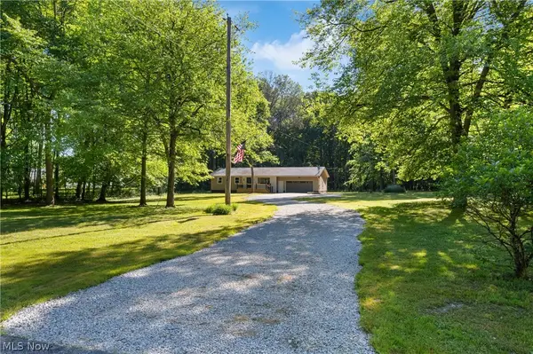 1075 NE River Road, Lake Milton, OH 44429