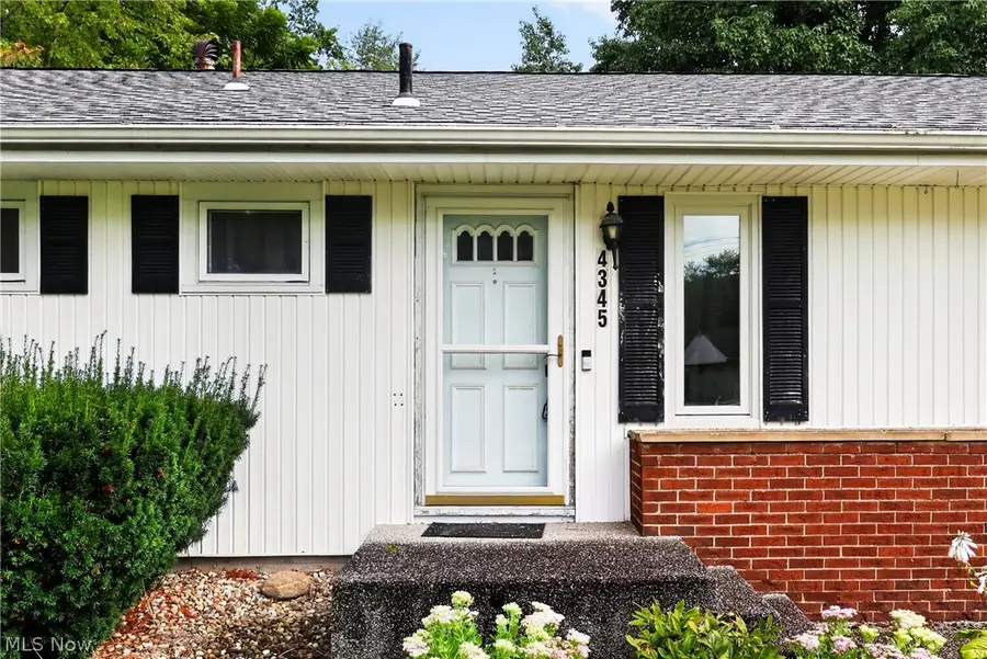 4345 Stoneybrook Se Drive, Warren, OH 44484 - #3