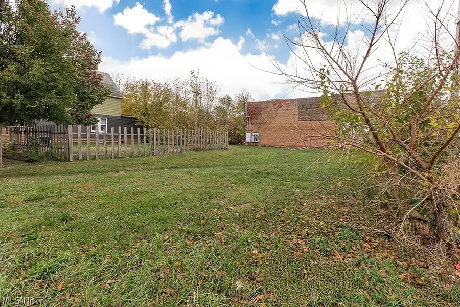 885 E 105th Street, Cleveland, OH 44108 - #2
