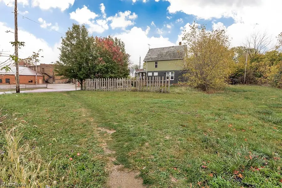 885 E 105th Street, Cleveland, OH 44108 - #3