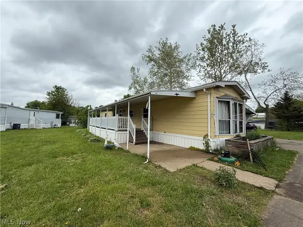 200 Driftwood Se Drive, New Philadelphia, OH 44663