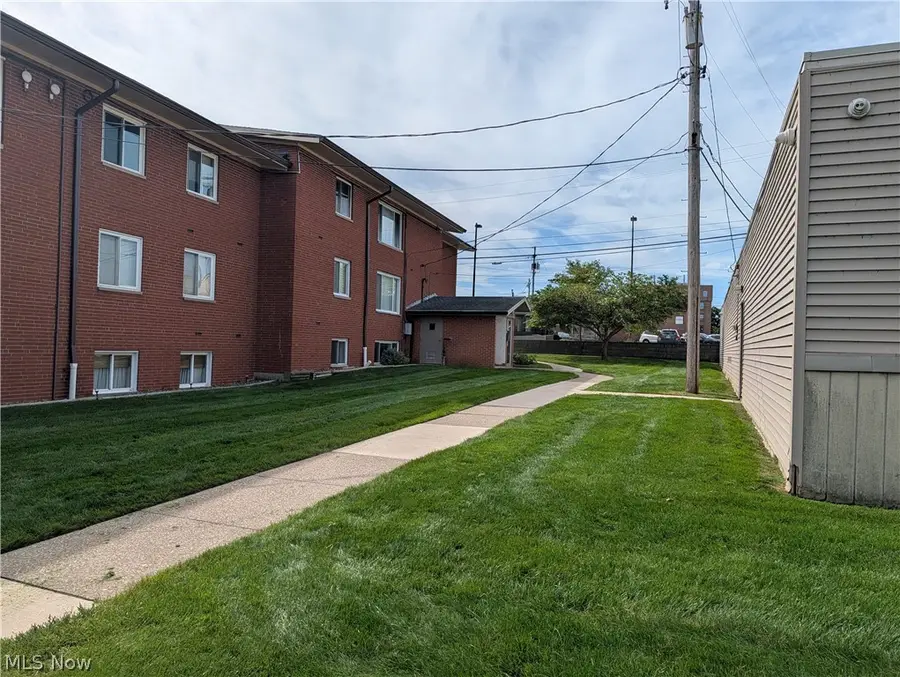21801 River Oaks Drive #A2, Rocky River, OH 44116 - #3