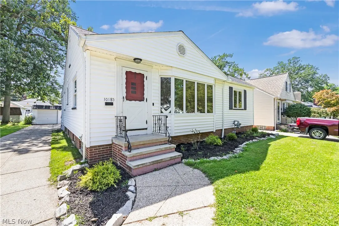 10185 Chesterfield Drive, Parma Heights, OH 44130 - #1
