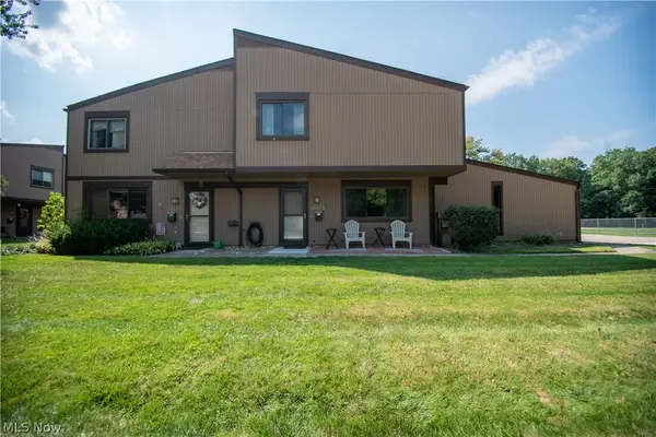 26674 Lake Of The Falls Boulevard, Olmsted Falls, OH 44138