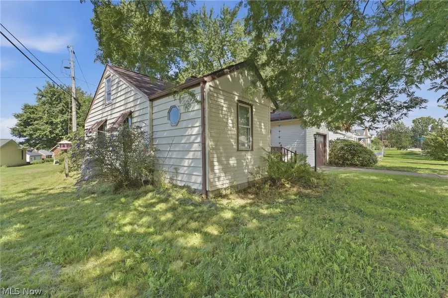 225 19th Ne Street, Massillon, OH 44646 - #3