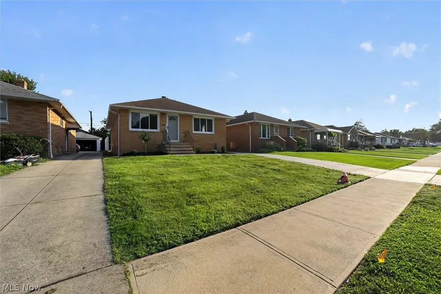 3319 Norris Avenue, Parma, OH 44134 - #2