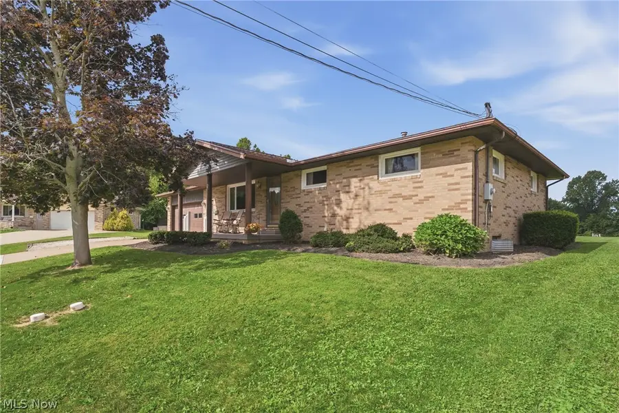 415 28th Nw Street, Massillon, OH 44647 - #3