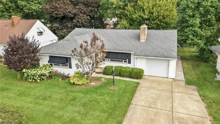 2083 Beechwood Ne Street, Warren, OH 44483 - #3