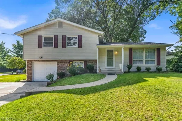 596 Eric Drive, Akron, OH 44305