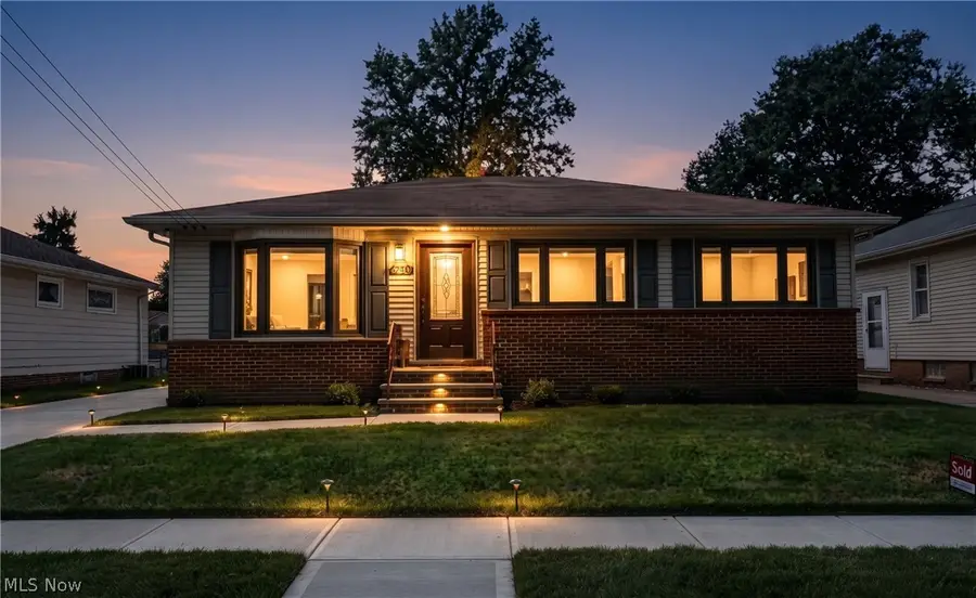6290 Mandalay Drive, Parma Heights, OH 44130 - #2