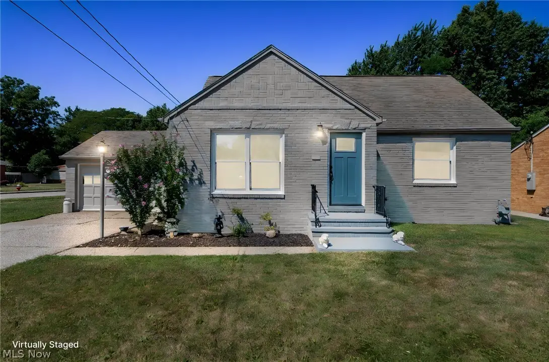 6004 Twin Lakes Drive, Parma, OH 44129 - #1