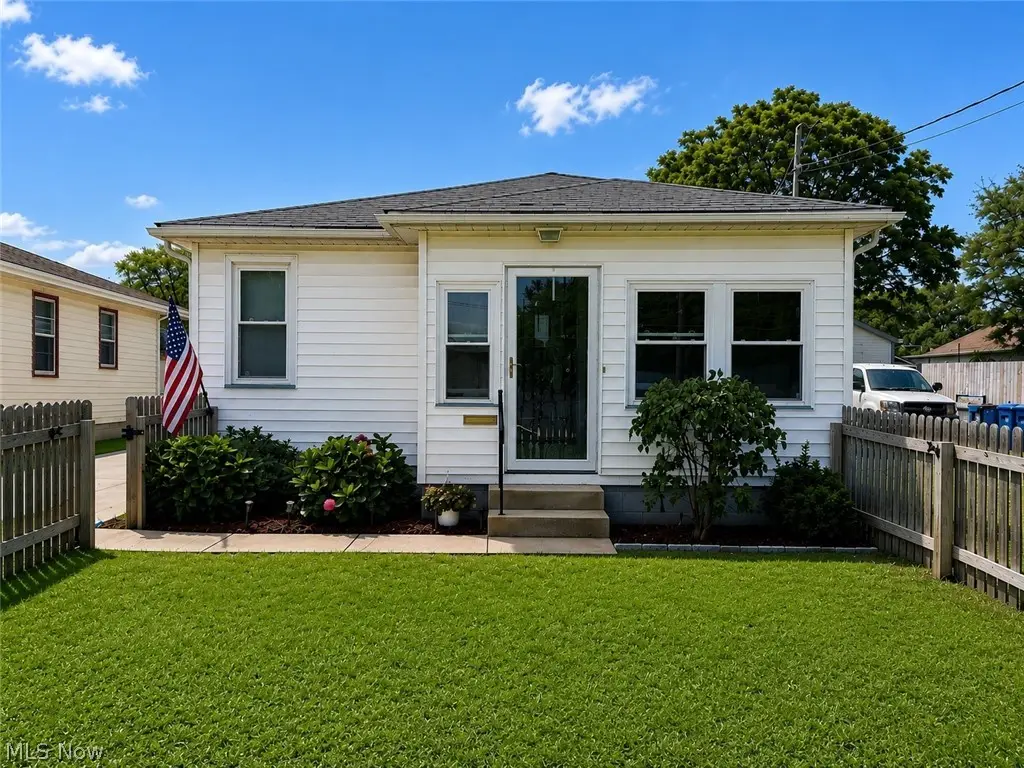 512 Maplewood Avenue, Struthers, OH 44471 - #1