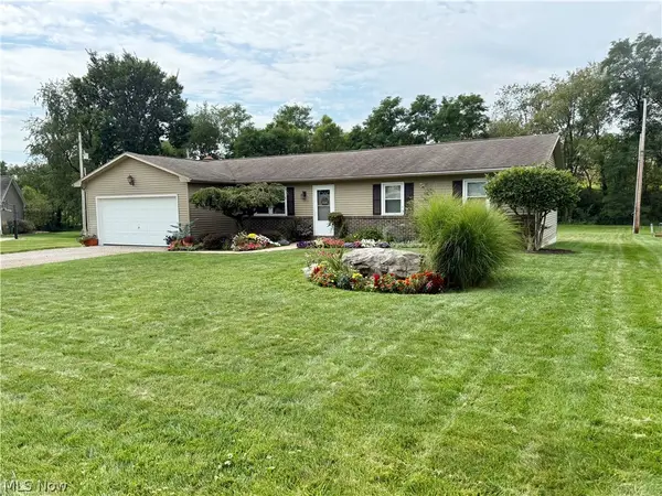 806 Geneva Sw Street, Sugarcreek, OH 44681