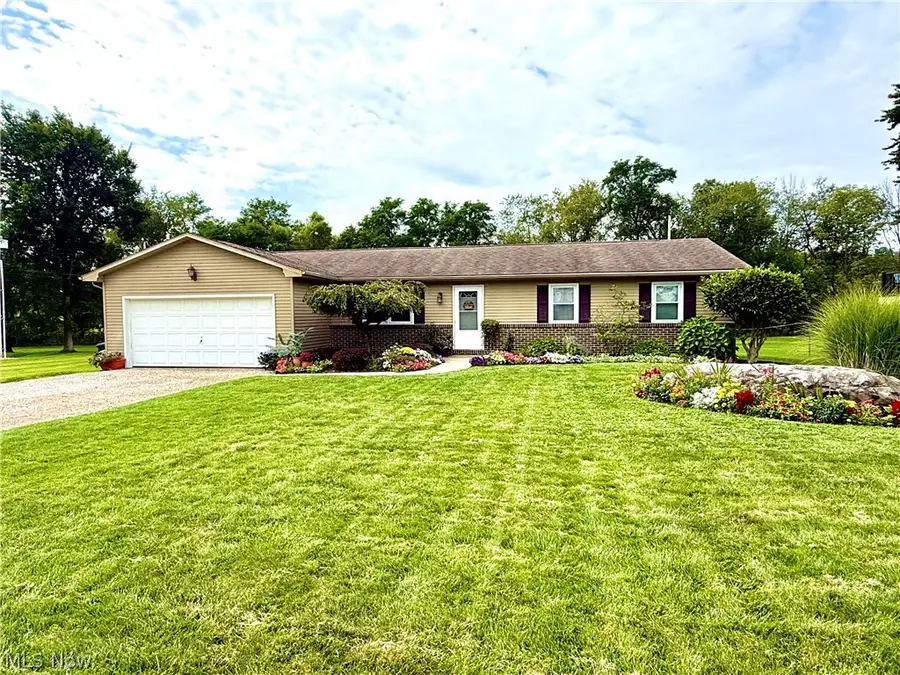 806 Geneva Sw Street, Sugarcreek, OH 44681 - #2