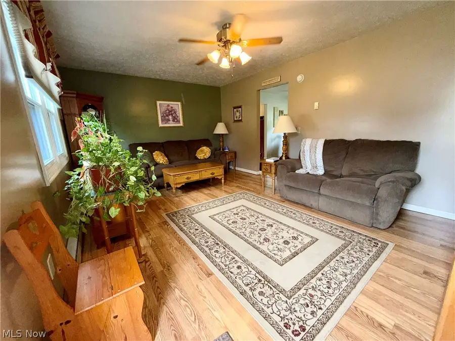 806 Geneva Sw Street, Sugarcreek, OH 44681 - #3