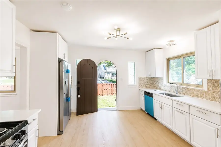 3300 W 131st Street, Cleveland, OH 44111 - #3
