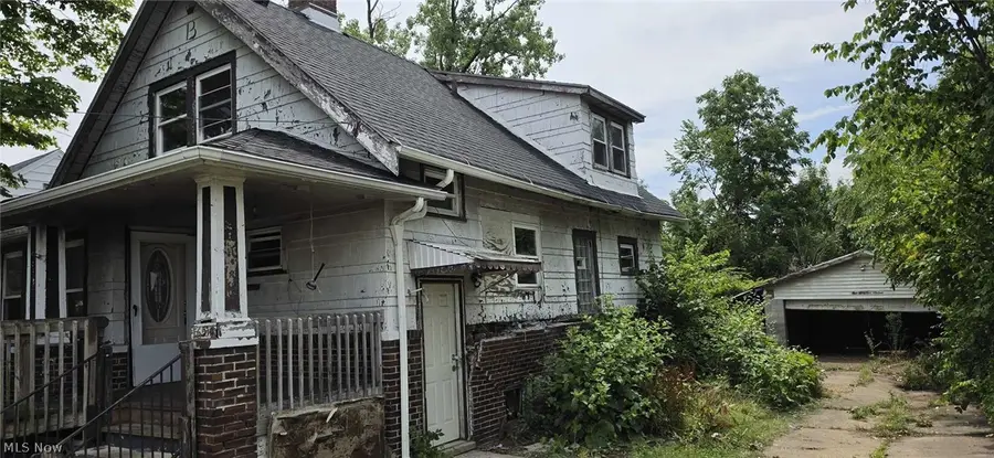 16516 Lipton Avenue, Cleveland, OH 44128 - #3
