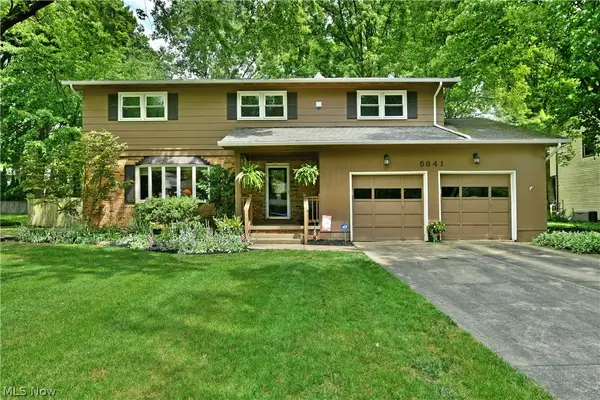 5841 Sampson Drive, Girard, OH 44420