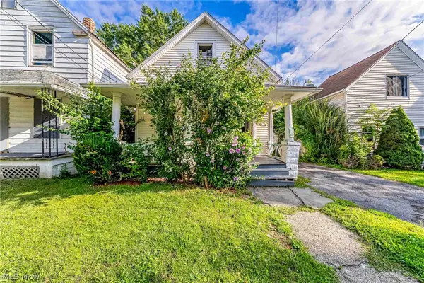 2908 Roanoke Avenue, Cleveland, OH 44109