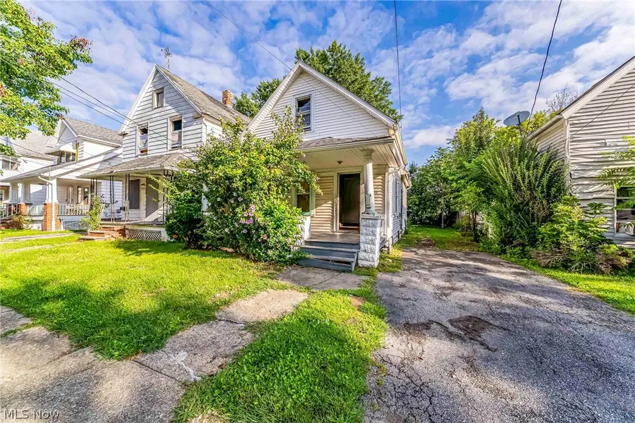 2908 Roanoke Avenue, Cleveland, OH 44109 - #2
