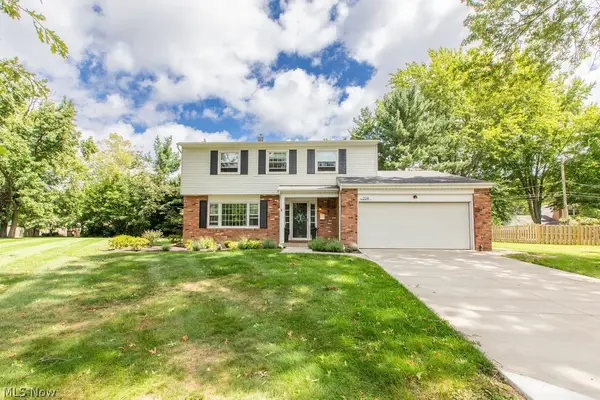 209 James Circle, Avon Lake, OH 44012