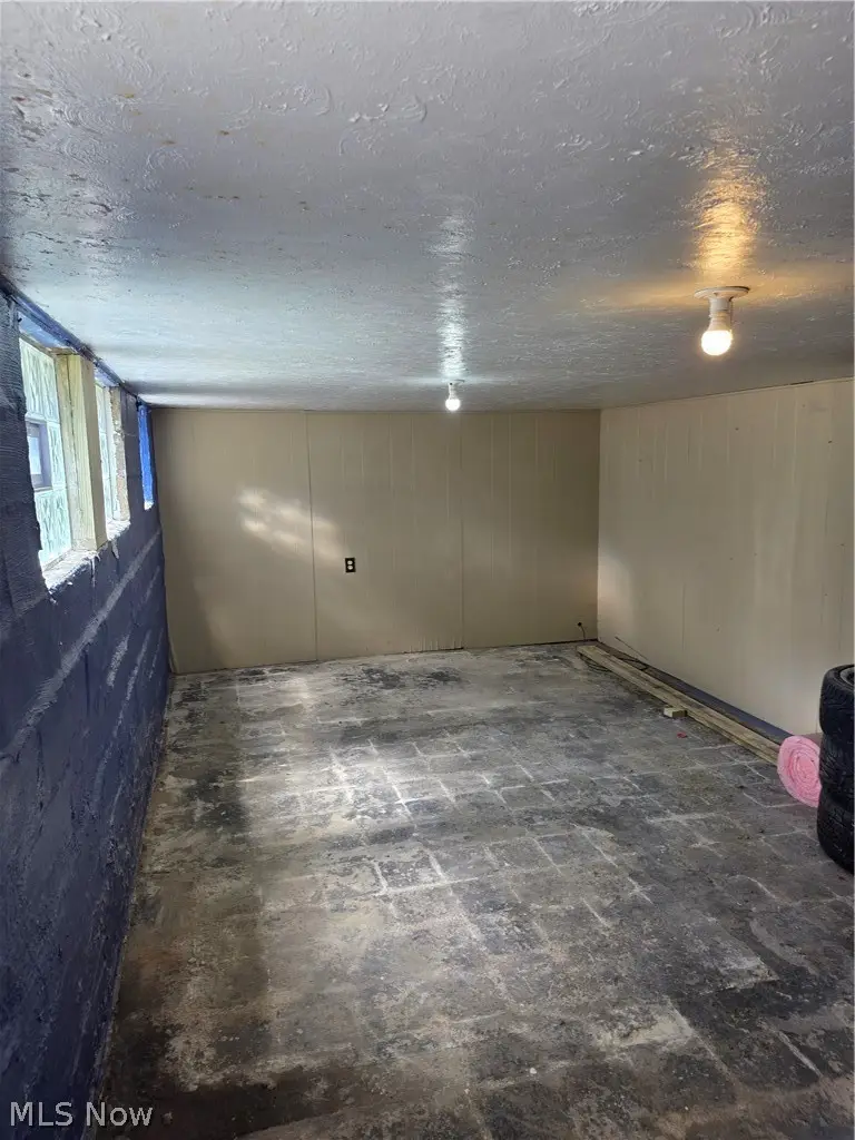 3235 W 88th Street, Cleveland, OH 44102 - #3
