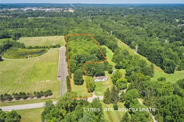 3279 Ridgewood Road, Fairlawn, OH 44333