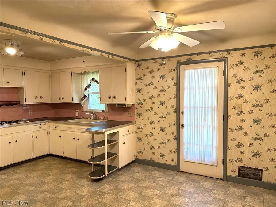 11909 Mccracken Road, Garfield Heights, OH 44125 - #3