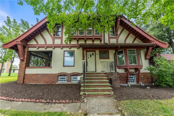 17406 Nottingham Road, Cleveland, OH 44119