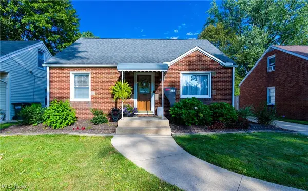 1382 Elmwood Sw Avenue, North Canton, OH 44720