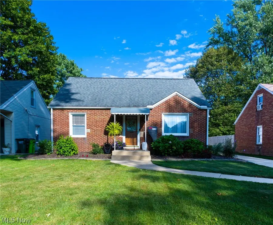1382 Elmwood Sw Avenue, North Canton, OH 44720 - #2
