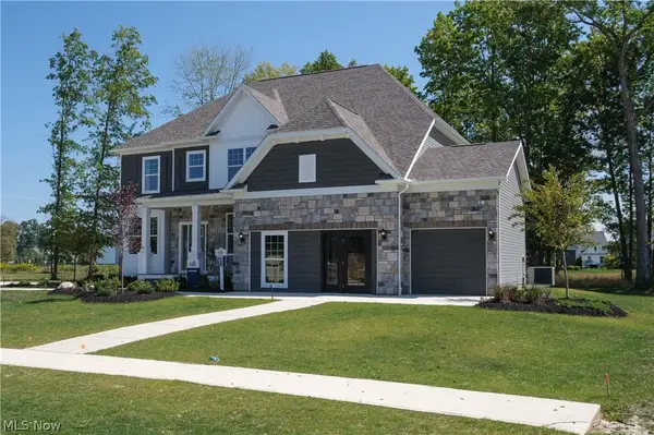 527 Port Side Drive, Avon Lake, OH 44012