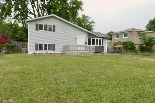911 West Drive, Sheffield Lake, OH 44054