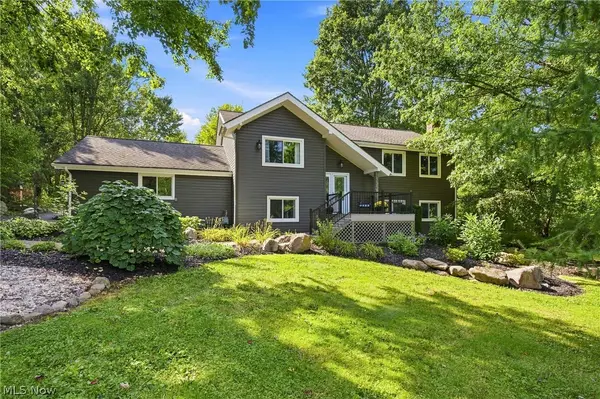 11089 Carriage Hill Drive, Chagrin Falls, OH 44023
