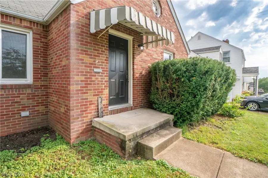 1209 Spangler Ne Road, Canton, OH 44714 - #2
