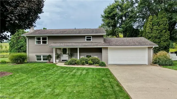 890 Geneva Sw Street, Sugarcreek, OH 44681