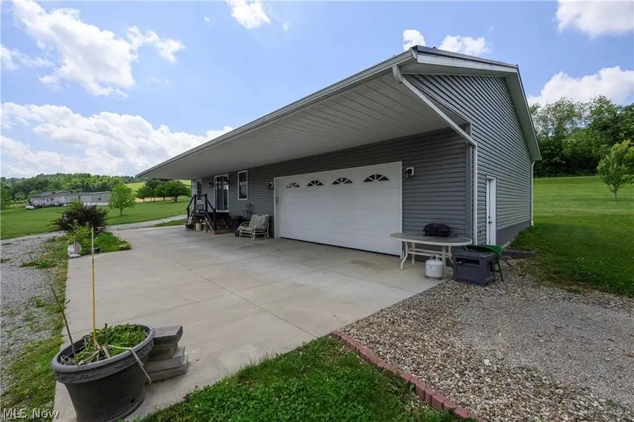 9427 Stonecreek Sw Road, Newcomerstown, OH 43832 - #3