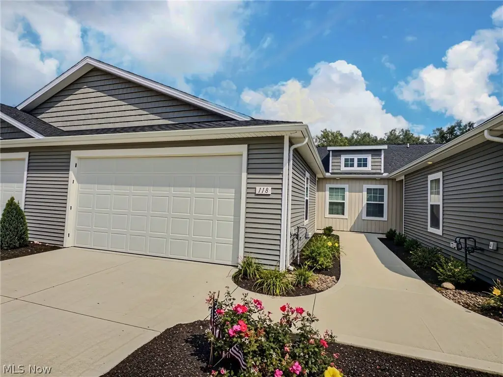 118 W Spring Drive, Elyria, OH 44035 - #1
