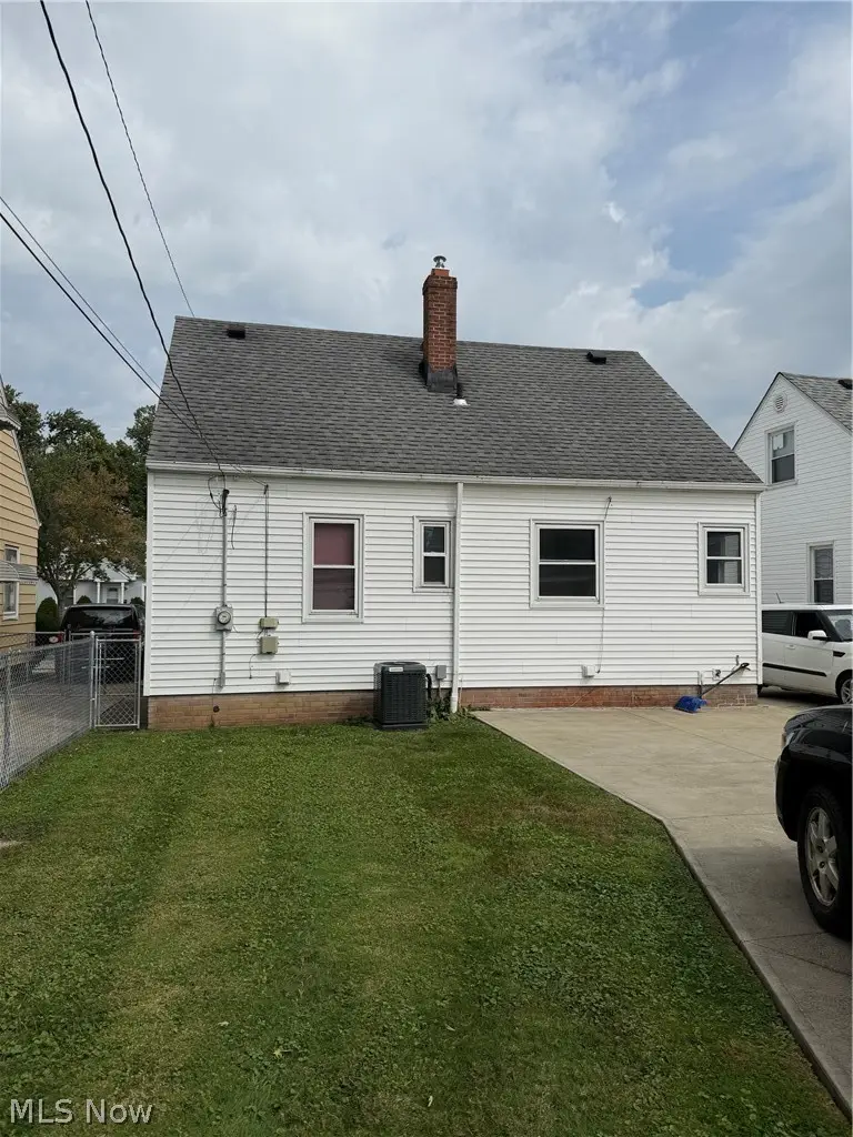7425 Glencoe Avenue, Brooklyn, OH 44144 - #2