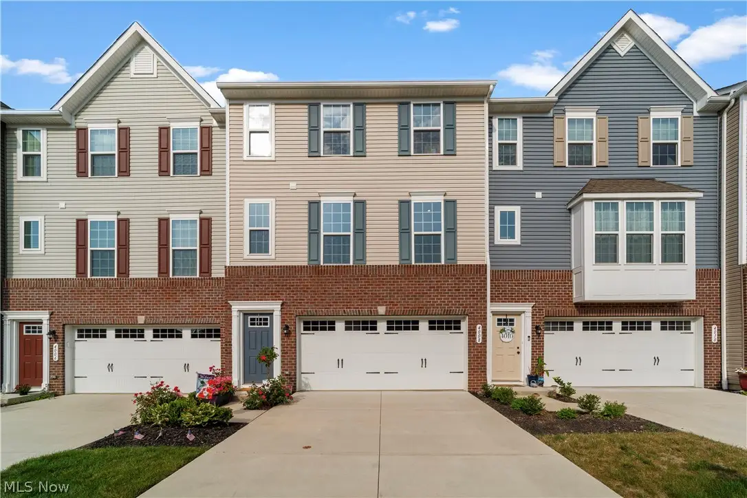 4008 N Steels Circle, Cuyahoga Falls, OH 44224 - #1