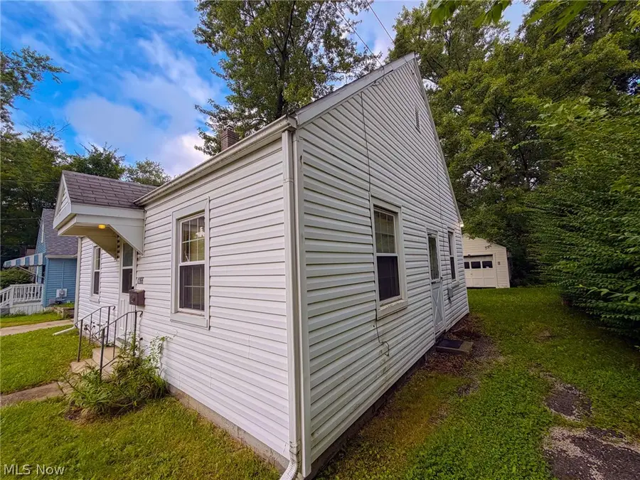 1265 Eastwood Avenue, Akron, OH 44305 - #3