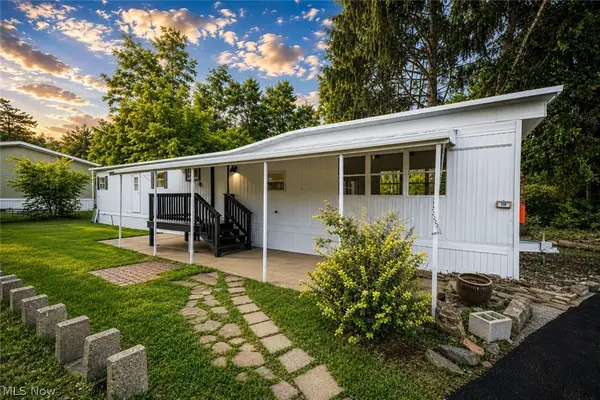 6835 Richmond Road #119, Glenwillow, OH 44139