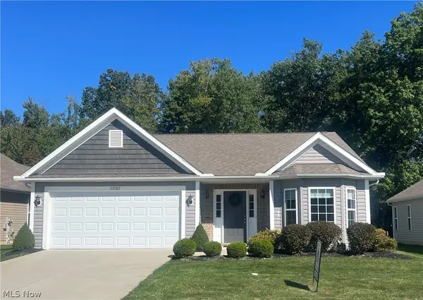 27282 Emerald N Oval, Olmsted Twp, OH 44138