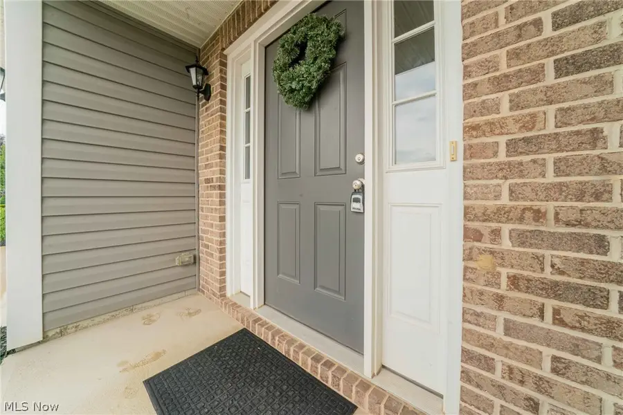 27282 Emerald N Oval, Olmsted, OH 44138 - #2