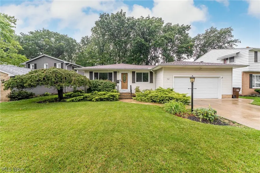 7012 Edgecliff Drive, Parma, OH 44134 - #2