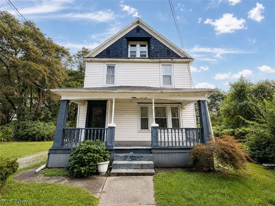 569 Edgewood Avenue, Akron, OH 44307 - #2