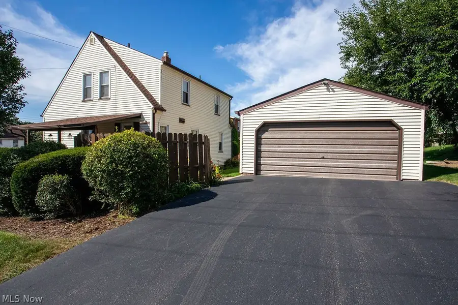 303 N Bentley Avenue, Niles, OH 44446 - #3